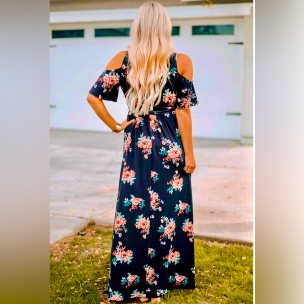 Cold shoulder flower dress sexy and comfy size M with pockets!! Wore once